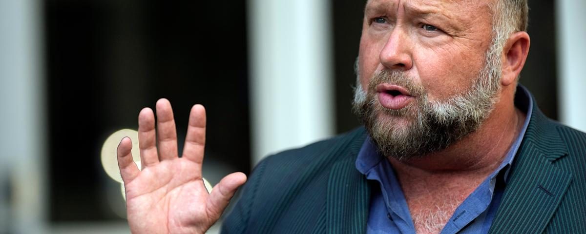 Alex Jones bị Buộc tội thực hiện một nỗ lực Để BảO Vệ TÀi Nguyn Khi