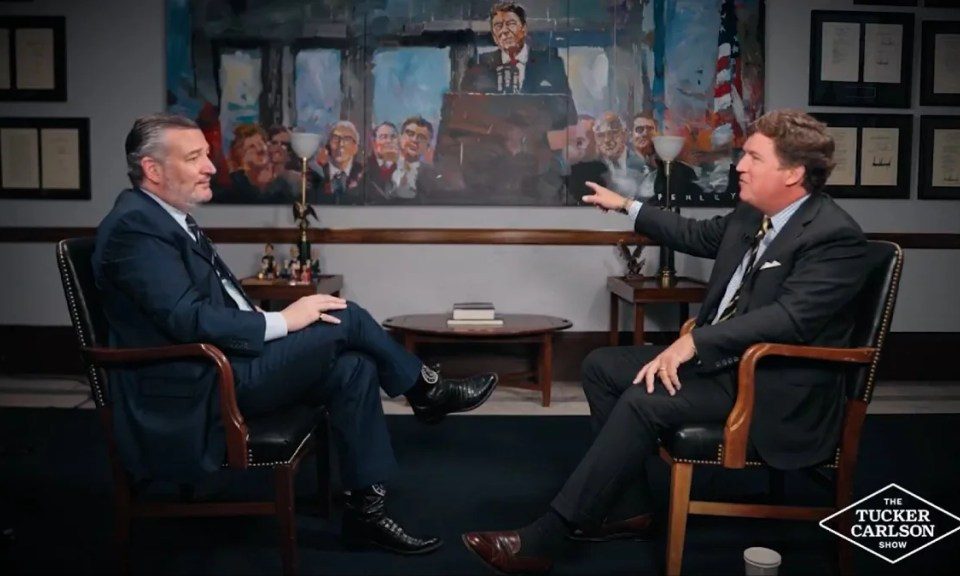 Tucker Carlson Hoài Ngi Đạo Hét Lênn trận Đấu Với Ted Cruz Về Các Sự Kiện Iran Sào Băng hÌnh