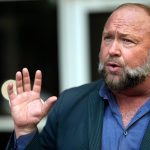 Alex Jones Bị Buộc Tội Cố Gắng BảO Vệ TÀi Sản Khic Các