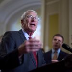 Trump Đốt Cháiy Cuộc Tranh Luận Về Chính QUYền Tổng Thống Với Các