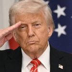 Xếp Hạng Phê Duyệt Của Trump Về Các nhà Lãnh Đạo NHập Cư Trong Cuộc thăn Dò Bóng. Xếp Hạng Phê Duyệt Của Anh ấy Là Gì?