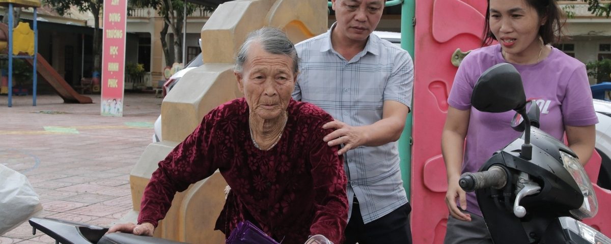 Hàng nghìn người dân ở g