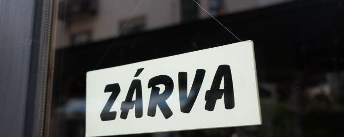 Emelkednek az árak, aktívabbak a csalók a tűzifa piacon, veszteséges boltokat zár be az üzletlánc