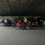 Gầm cầu ở TPHCM biến thành bãi giữ xe, tiềm ẩn nguy cơ cháy nổ