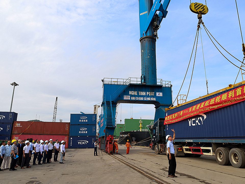 Nghệ An mở tuyến container quốc tế Cửa Lò