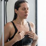 Bác sĩ: Tắm nước lạnh ảnh hưởng đến huyết áp theo cách không ngờ!