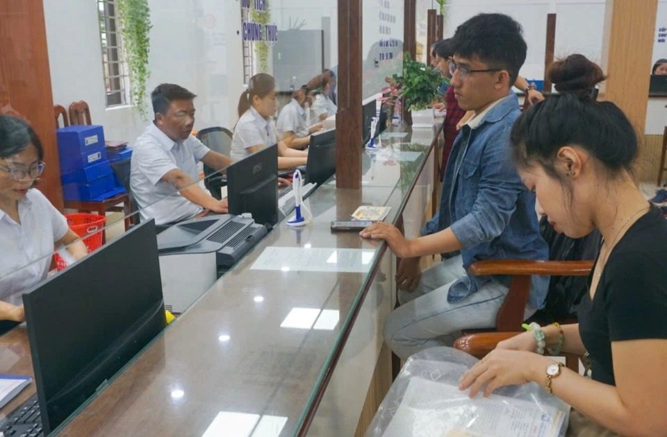 Công chức xã được xếp việc mới vẫn hưởng nguyên lương, phụ cấp