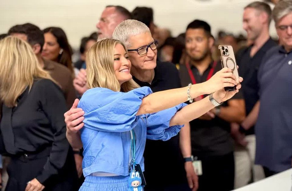 iPhone 17 khiến cả thế giới thay đổi cách chụp selfie