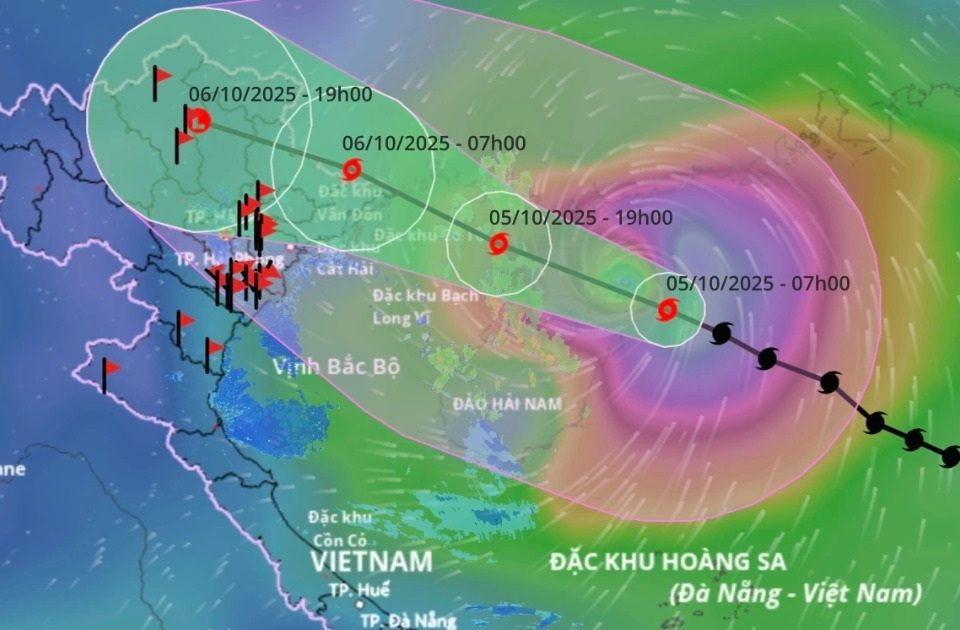 Bão Matmo đang trong giai đoạn mạnh nhất, tối nay sẽ ảnh hưởng tới miền Bắc