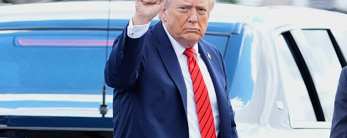 Ông Trump yêu cầu quân đội Mỹ tìm mọi cách trả lương cho binh sĩ