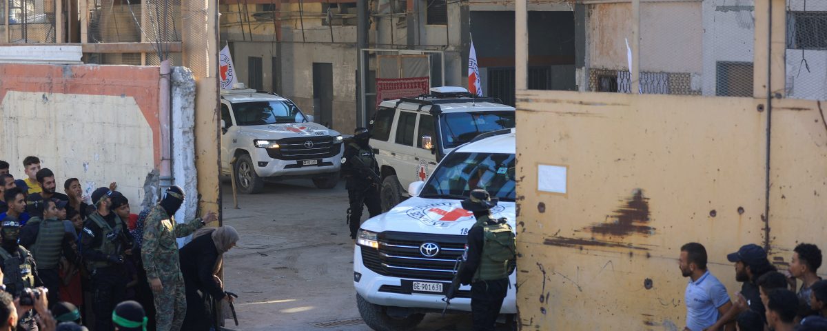 Hamas trao trả con tin cho Israel