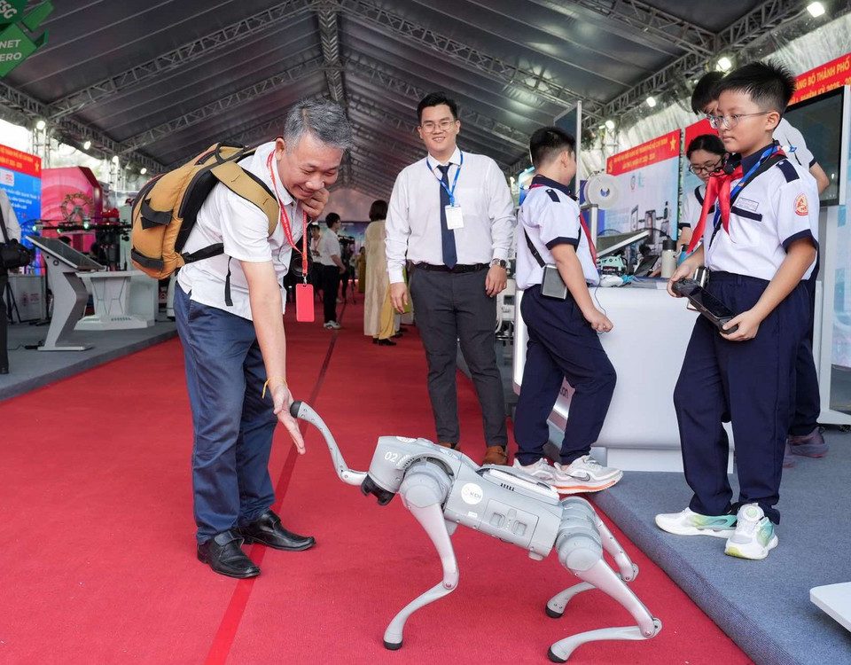 Độc đáo các sản phẩm công nghệ triển lãm tại Đại hội Đảng bộ TP.HCM lần I