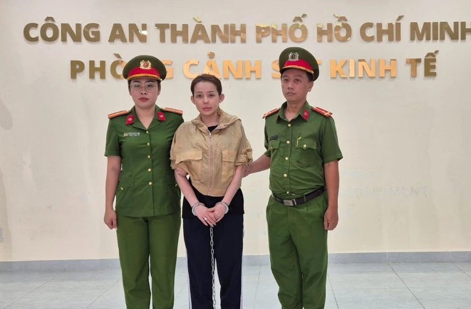 Ngân 98 bị khởi tố, bắt tạm giam