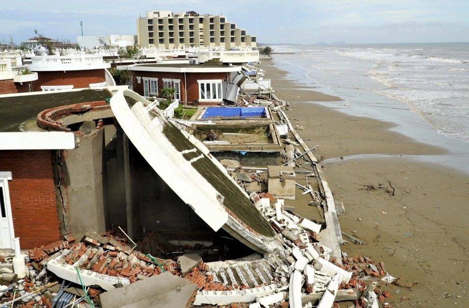Kỹ sư xây dựng phân tích nguyên nhân vụ biệt thự “đổ gục” trong bão Bualoi