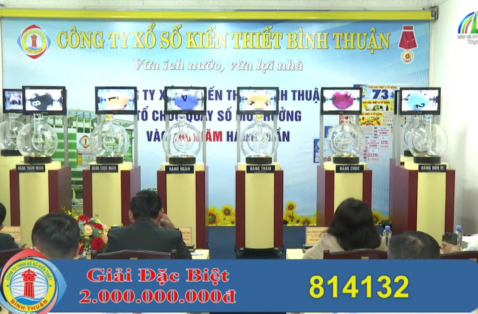 Vỡ òa 14 tờ trúng độc đắc xổ số miền Nam đài Bình Thuận