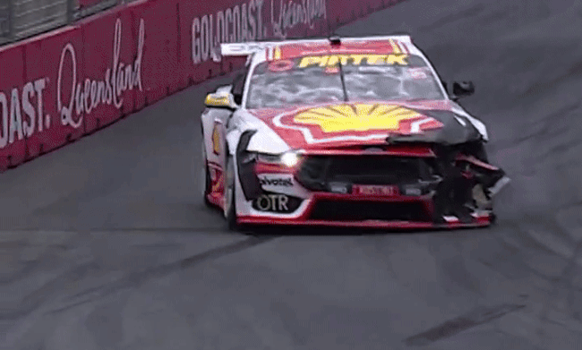 Ảnh trong bài viết: Xe đua lao vào rào chắn, 4 nhiếp ảnh gia bị thương Xe đua lao vào rào chắn, 4 nhiếp ảnh gia bị thương