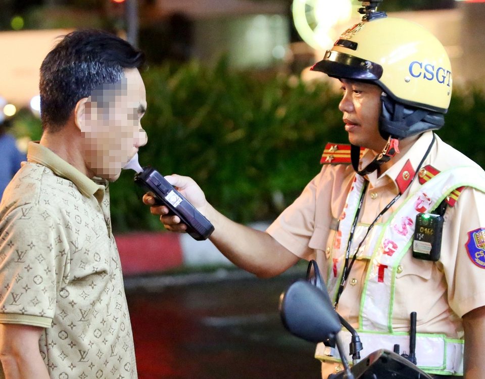 Quyết làm tới để thiết lập thói quen ‘đã uống rượu bia thì không lái xe’