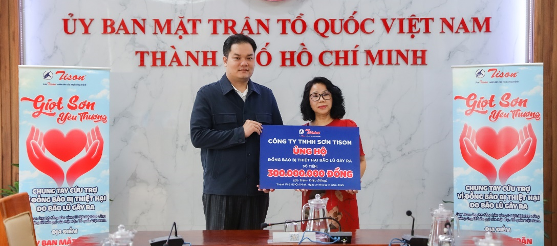 Ảnh trong bài viết: Sơn Tison ủng hộ 300 triệu đến đồng bào vùng lũ Sơn Tison ủng hộ 300 triệu đến đồng bào vùng lũ