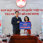 Ảnh trong bài viết: Sơn Tison ủng hộ 300 triệu đến đồng bào vùng lũ Sơn Tison ủng hộ 300 triệu đến đồng bào vùng lũ
