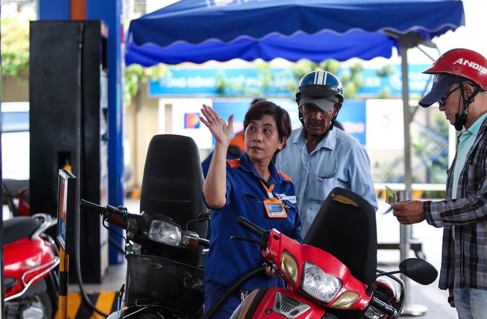 Quan niệm sai lầm của nhiều người Việt khi đổ xăng cho xe máy